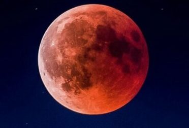 Сегодня самое долгое лунное затмение за 580 лет.