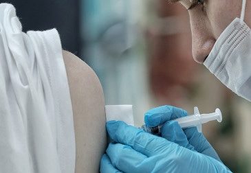 Вакцина для подростков от COVID-19 поступит в оборот на следующей неделе