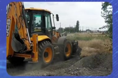 В городе Майском ведется ремонт трех улиц, ведущих к школе.